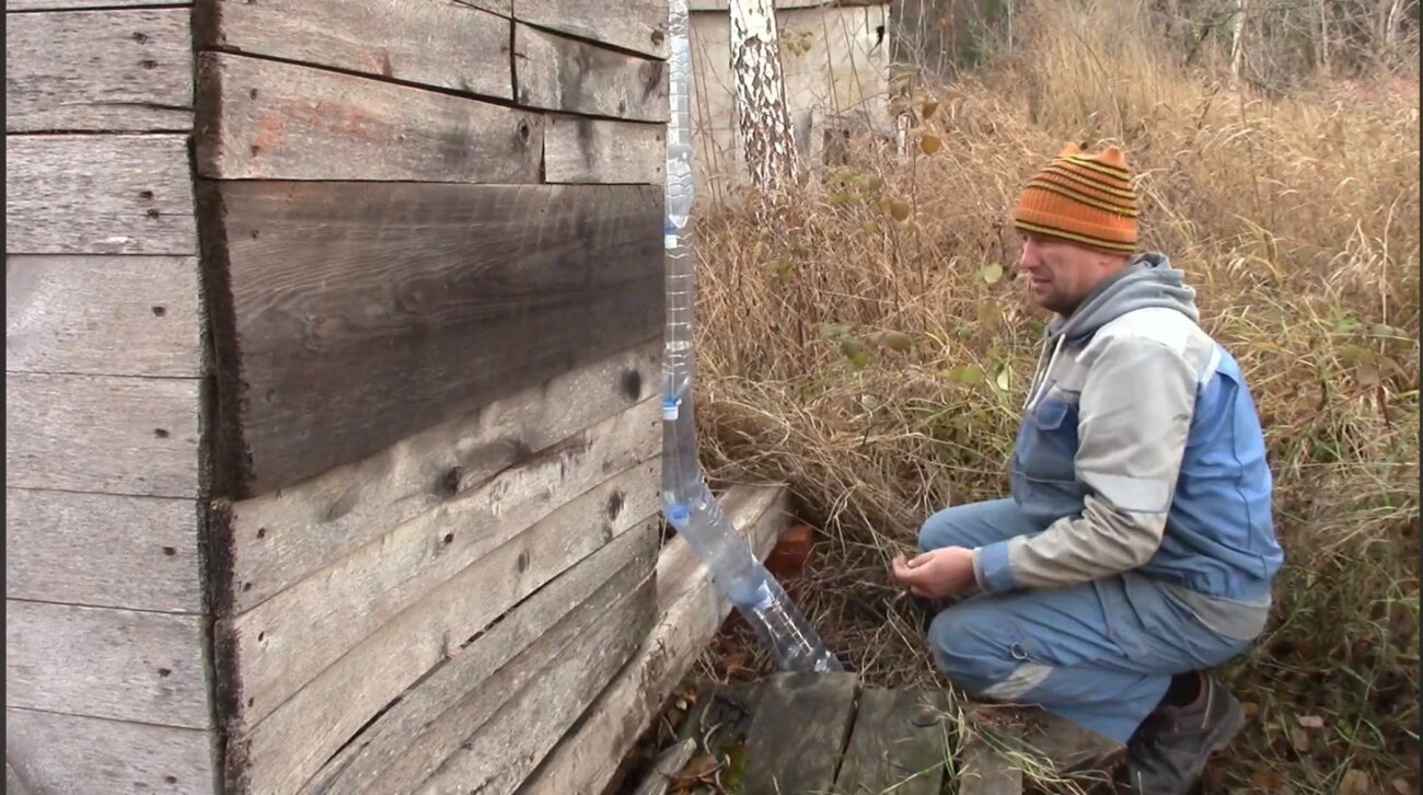 Дачники розповіли, що можна зробити з пластикових пляшок та бочки на дачі