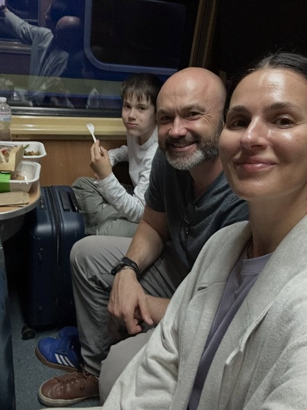Маша Єфросиніна з чоловіком та сином / © instagram.com/mashaefrosinina