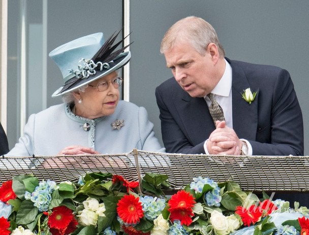 Королева Єлизавета II і колишній принц Ендрю / © Getty Images