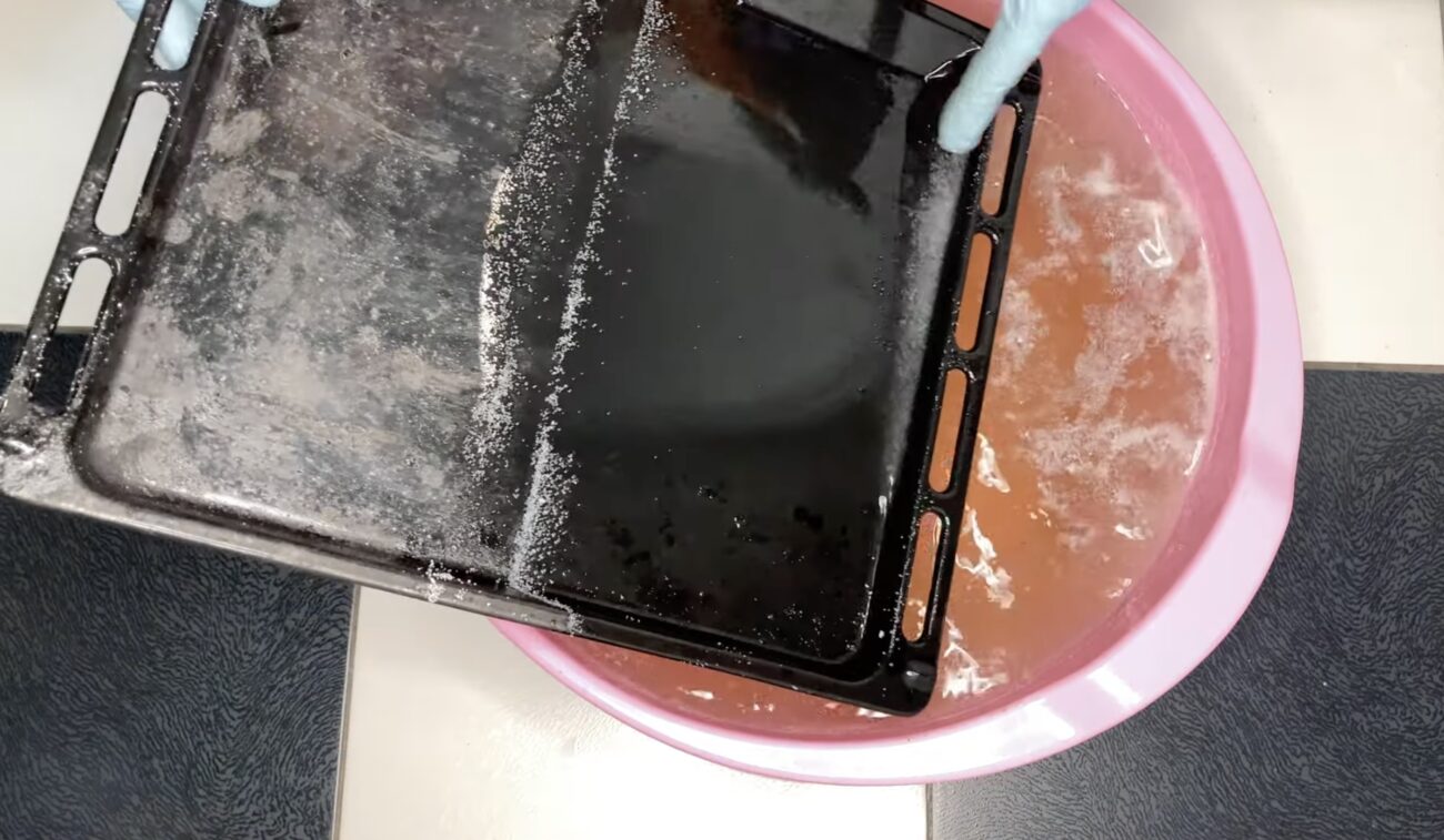 Господині розповіли, як захистити деко від нагару Господині розповіли, як захистити деко від нагару