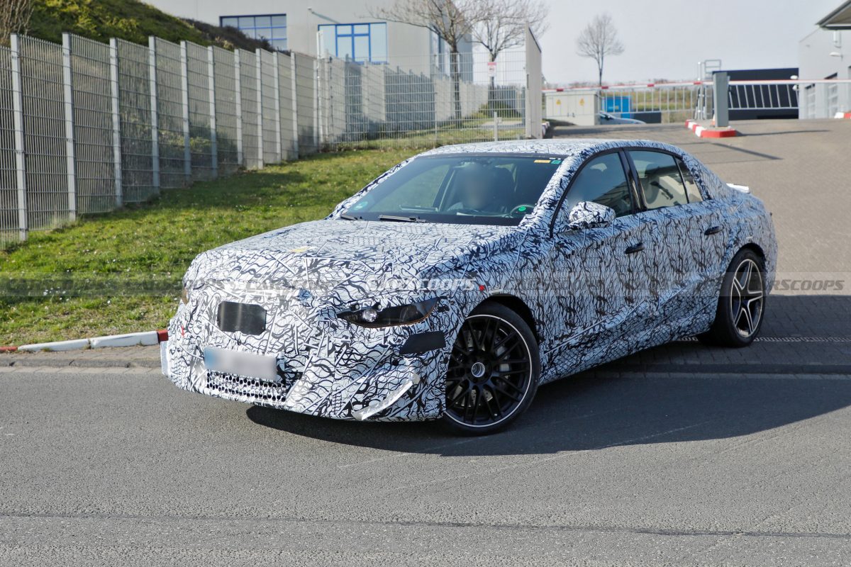 Новий Mercedes-AMG E-Class EQ помітили на тестах: класичний дизайн та понад 900 кінських сил - фото 8