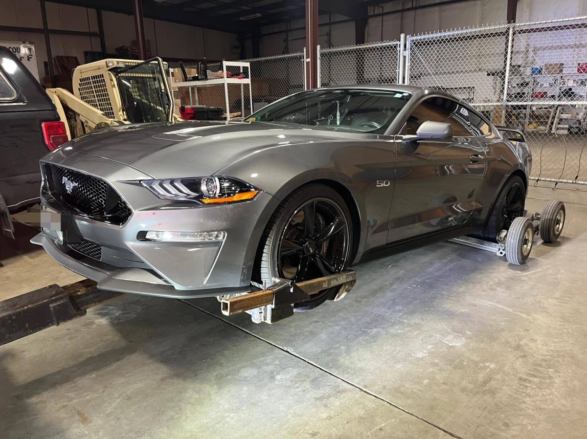 Поліція конфіскувала Ford Mustang після шаленої втечі на швидкості 209 км/год - фото 1