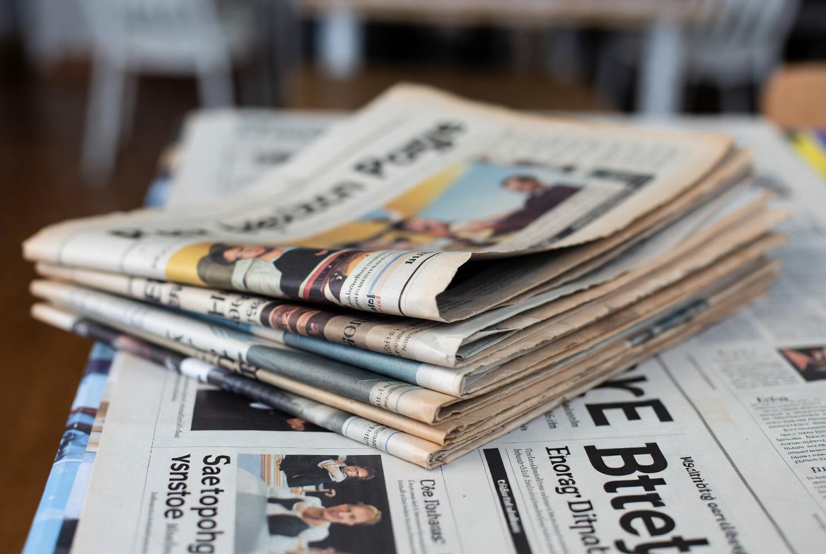 Експерти порадили, як використовувати стару газету на грядці для покращення врожайності. Фото: Добрі новини