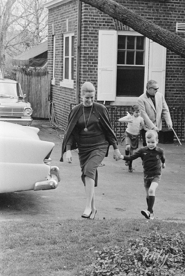 Грейс Келлі з&nbsp;сином Альбером і&nbsp;князь Реньє з&nbsp;дочкою Кароліною / &copy; Getty Images