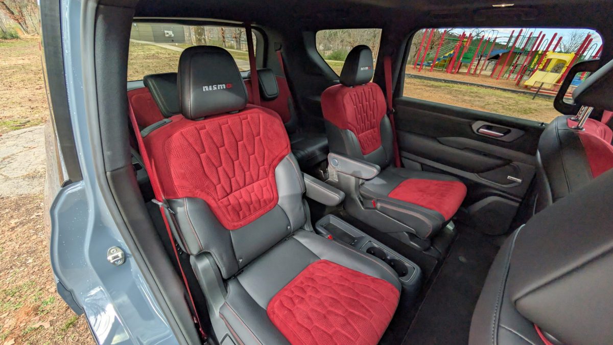 Nissan Armada NISMO: чи вартий тритонний сімейний позашляховик легендарного спортивного бейджу? - фото 2