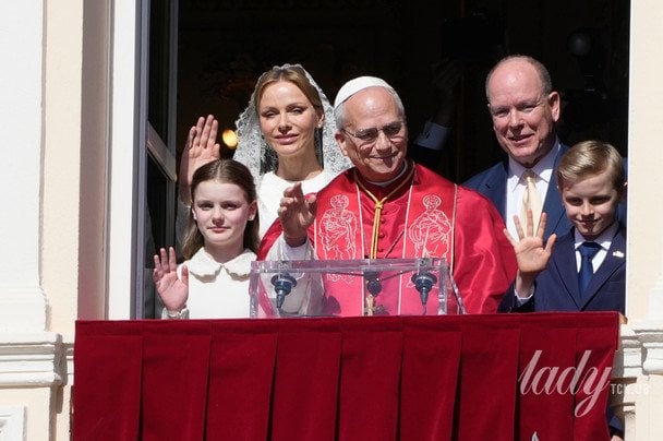 Папа Римський Лев XIV із княжою родиною Монако / © Associated Press