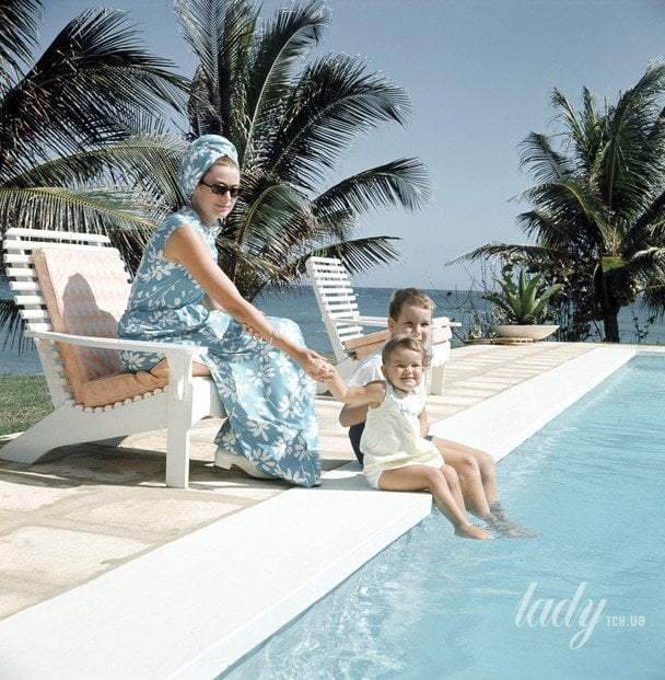 Княгиня Грейс Келлі з дітьми — Альбером і Стефанією / © Associated Press