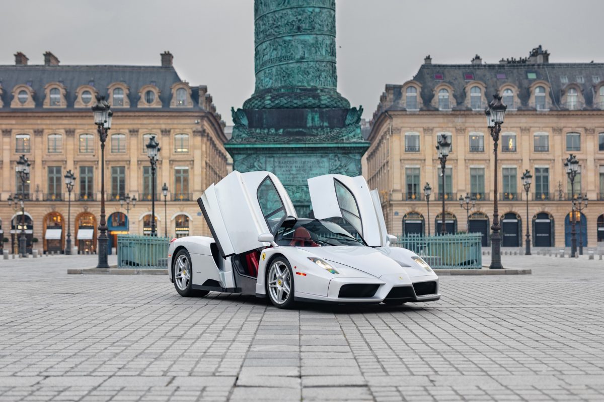 Рідкісний сріблястий Ferrari Enzo оцінили у 6 мільйонів доларів: чим унікальний цей суперкар - фото 6
