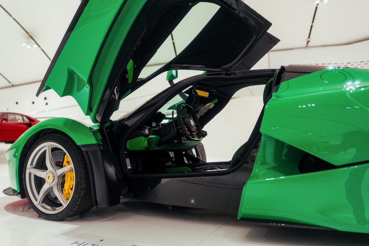 Єдиний у своєму роді: унікальний зелений Ferrari LaFerrari Джей Кея виставили на аукціон - фото 3