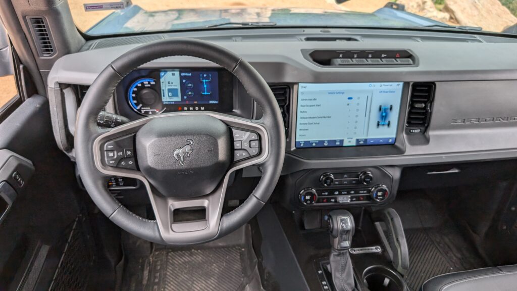 Ford відкликає 1,74 мільйона авто: камери заднього виду працюють догори дриґом або вимикаються - фото 2