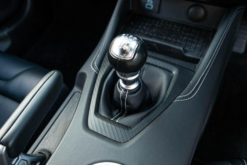 "З наших холодних, мертвих рук": Ford обіцяє зберегти механічну коробку передач для Mustang - фото 3