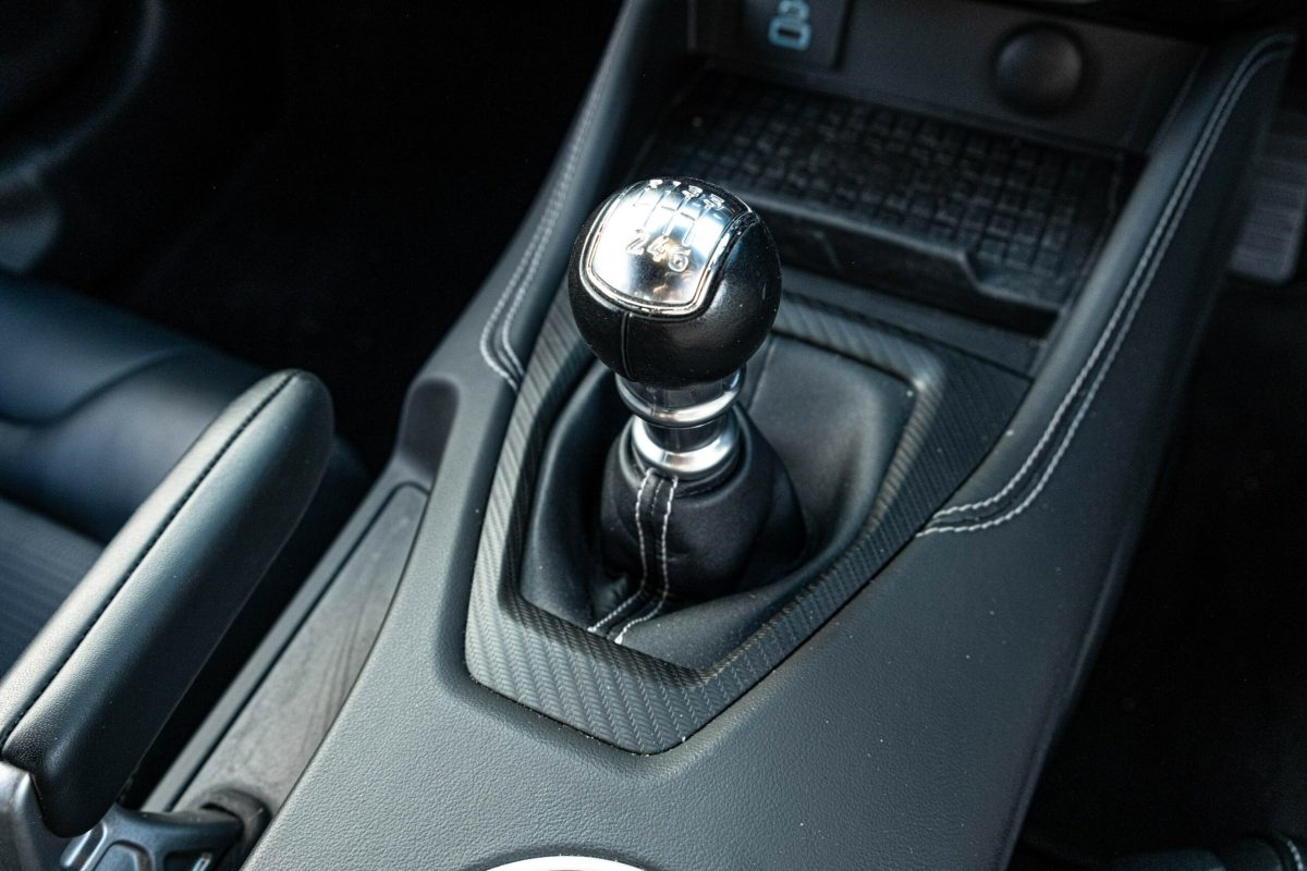 "З наших холодних, мертвих рук": Ford обіцяє зберегти механічну коробку передач для Mustang - фото 1