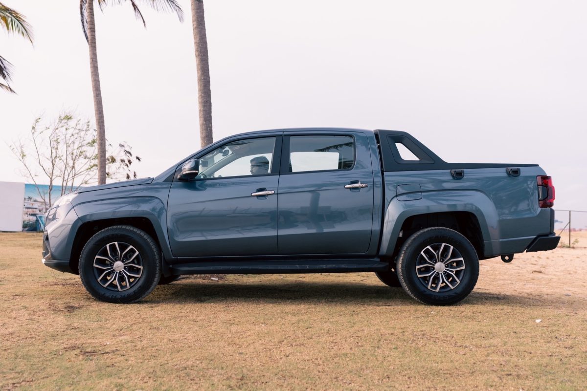 Секретна зброя за скромні гроші: огляд китайського пікапа JMC Vigus Pro з агрегатами Ford та ZF - фото 1