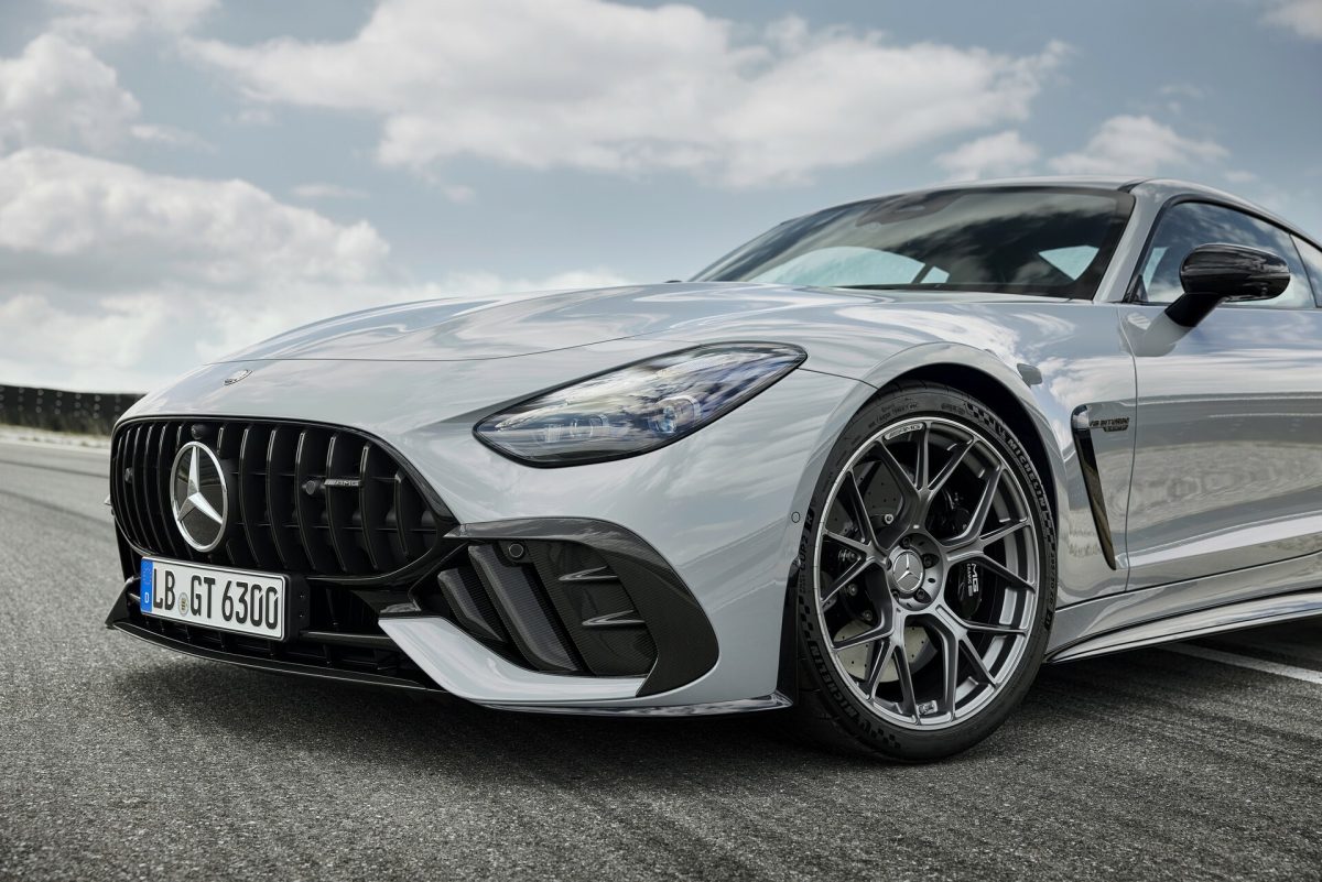 У Mercedes впевнені: покупці нового AMG GT 63 Pro не розглядають Porsche 911 - фото 3