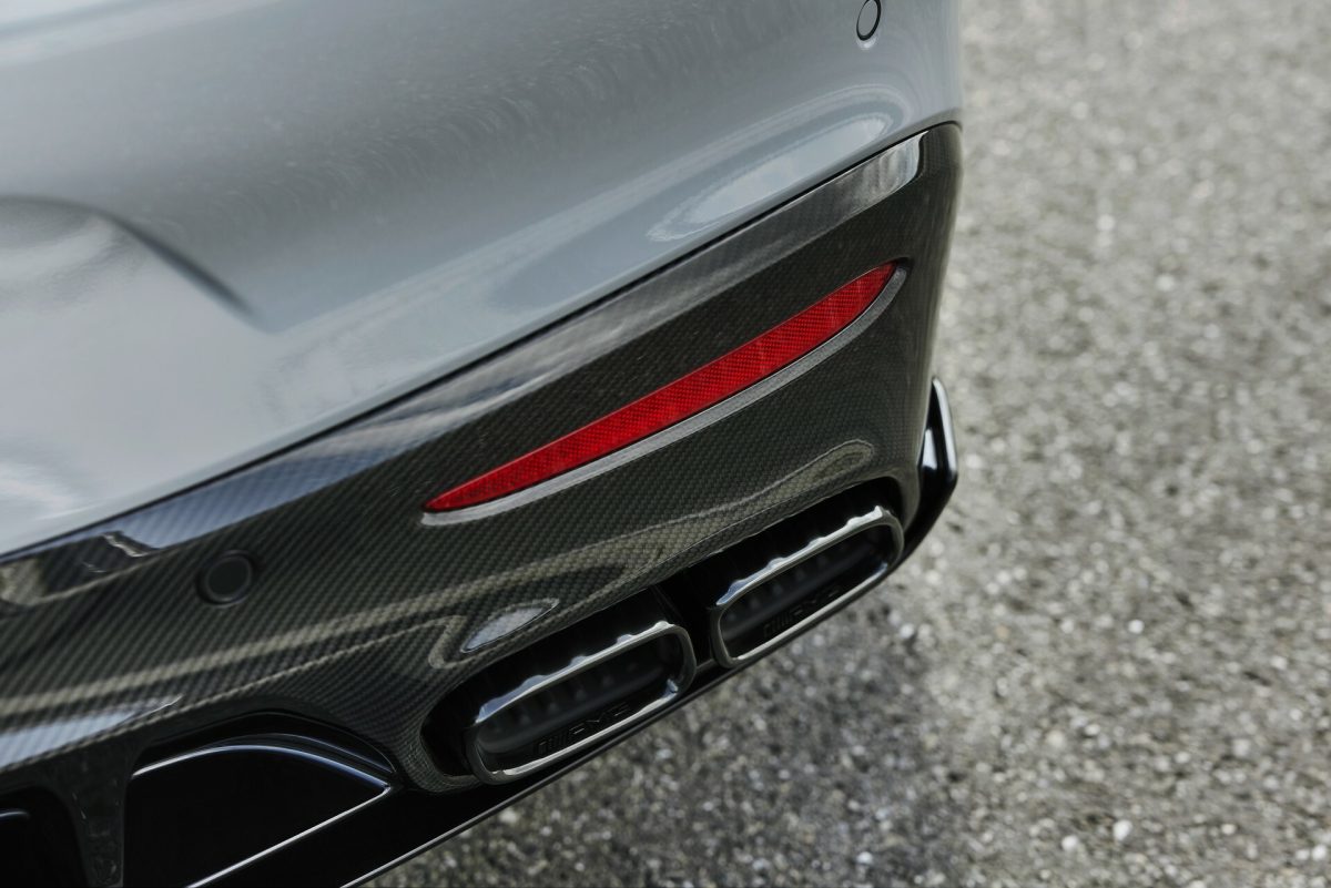 У Mercedes впевнені: покупці нового AMG GT 63 Pro не розглядають Porsche 911 - фото 8