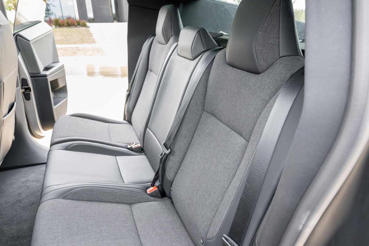 Найрідкісніший Tesla Cybertruck стрімко втрачає в ціні: чому версія RWD розчарувала ринок - фото 6