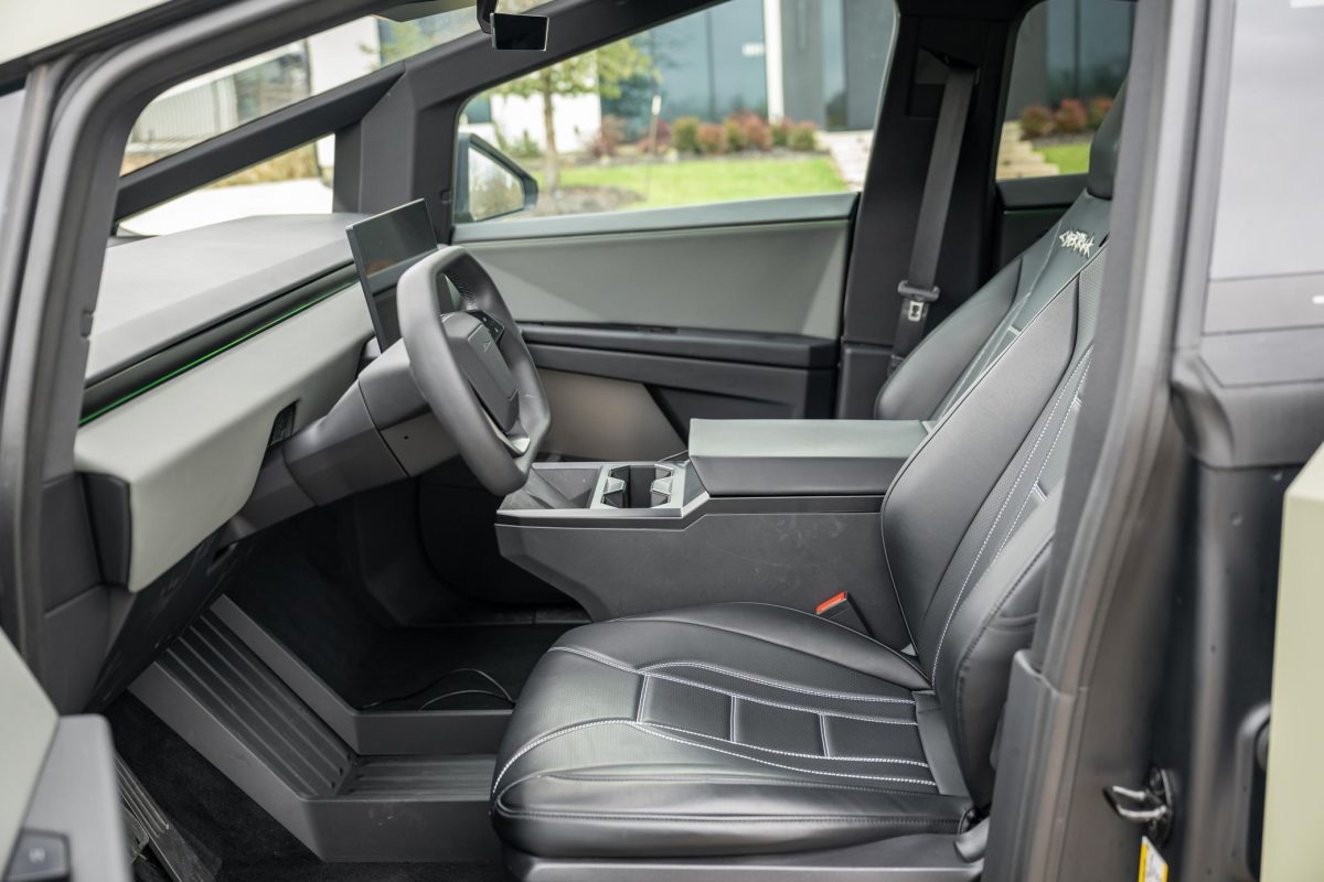 Найрідкісніший Tesla Cybertruck стрімко втрачає в ціні: чому версія RWD розчарувала ринок - фото 5