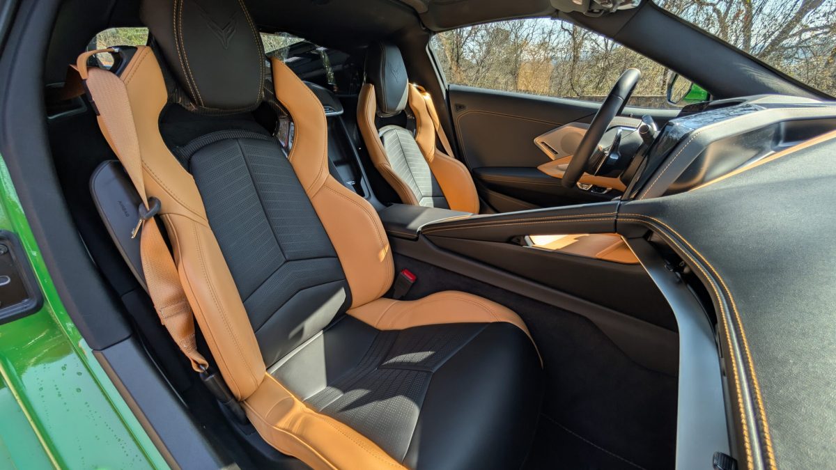 Тест-драйв Chevrolet Corvette Stingray Z51: чому "базова" версія може бути найкращим вибором у лінійці - фото 4