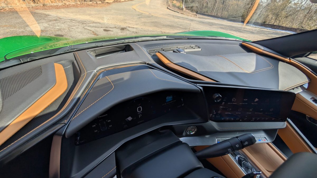 Тест-драйв Chevrolet Corvette Stingray Z51: чому "базова" версія може бути найкращим вибором у лінійці - фото 3