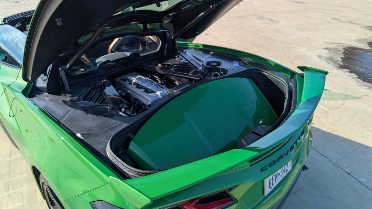 Тест-драйв Chevrolet Corvette Stingray Z51: чому "базова" версія може бути найкращим вибором у лінійці - фото 7