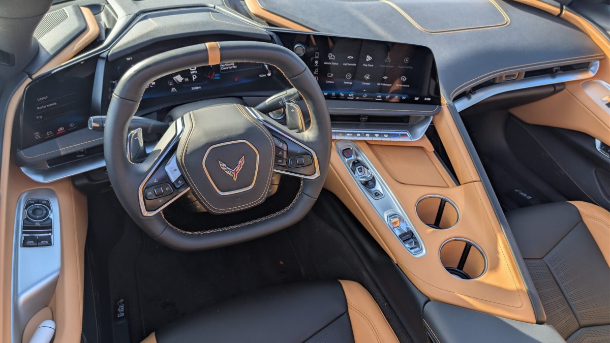 Тест-драйв Chevrolet Corvette Stingray Z51: чому "базова" версія може бути найкращим вибором у лінійці - фото 1