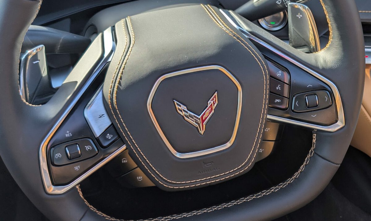 Тест-драйв Chevrolet Corvette Stingray Z51: чому "базова" версія може бути найкращим вибором у лінійці - фото 2