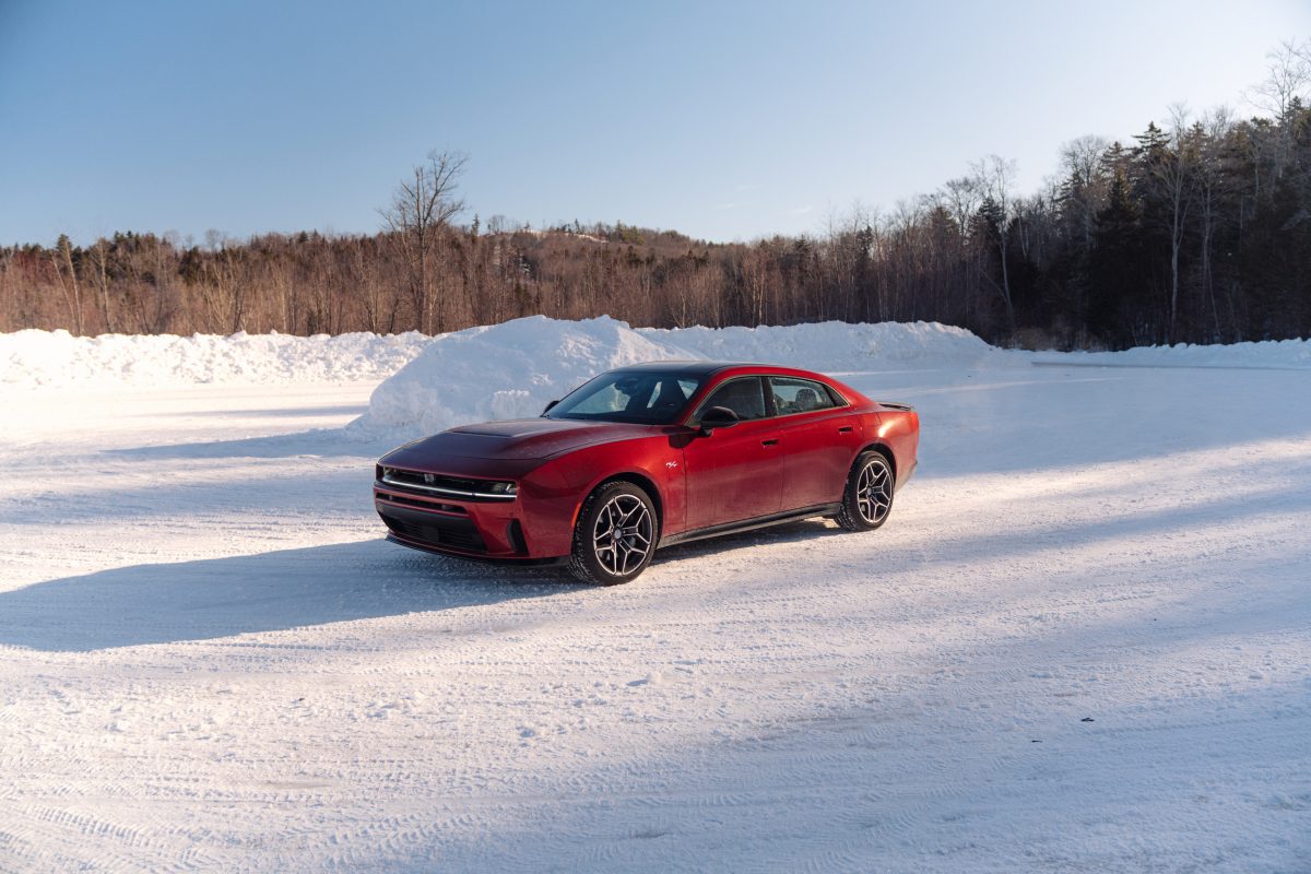 Новий Dodge Charger R/T прощається з V8, але стає значно швидшим - фото 5