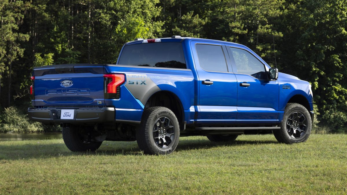 Мільярдні збитки та скасовані моделі: чому світові автогіганти відмовляються від електромобілів - фото 1