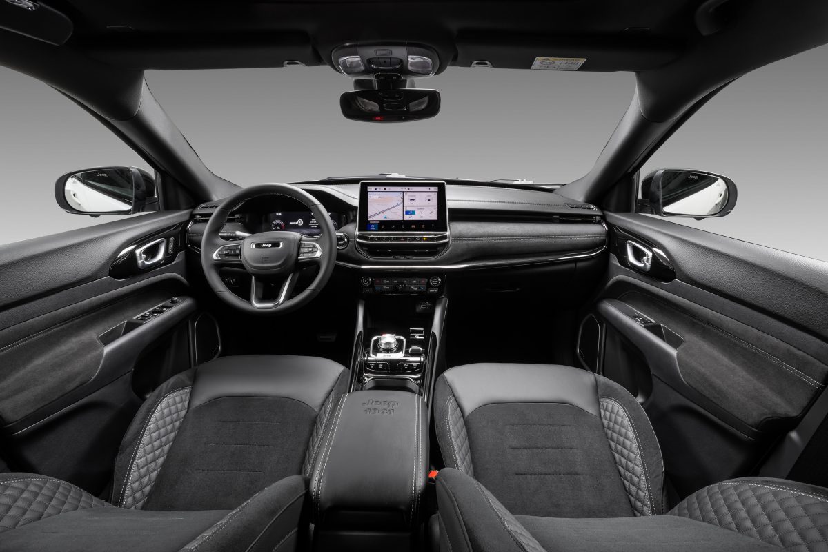 Оновлений Jeep Commander: свіжий дизайн, потужні двигуни та заводська броньована версія - фото 4