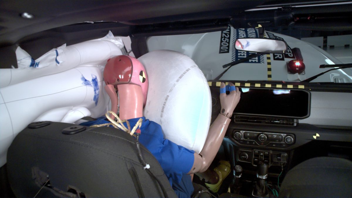 Jeep виправив небезпечний недолік Wrangler: позашляховик більше не перекидається на краш-тестах - фото 5