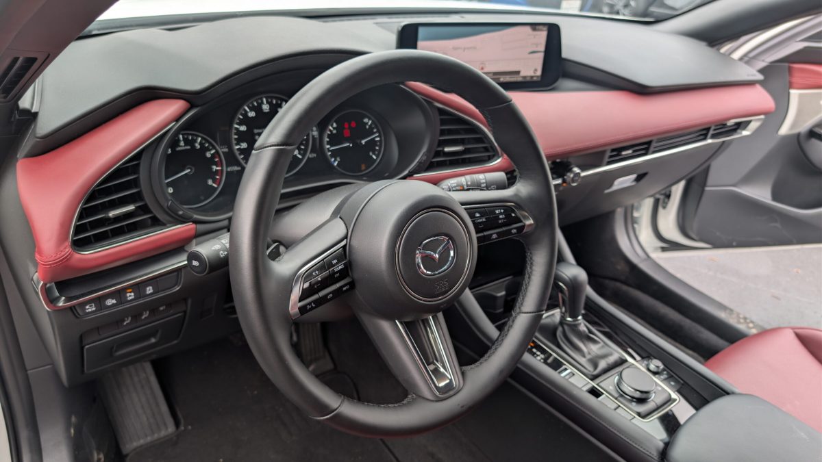 Тест-драйв Mazda3 Turbo Hatchback 2026: тихий хижак серед гарячих хетчбеків - фото 2