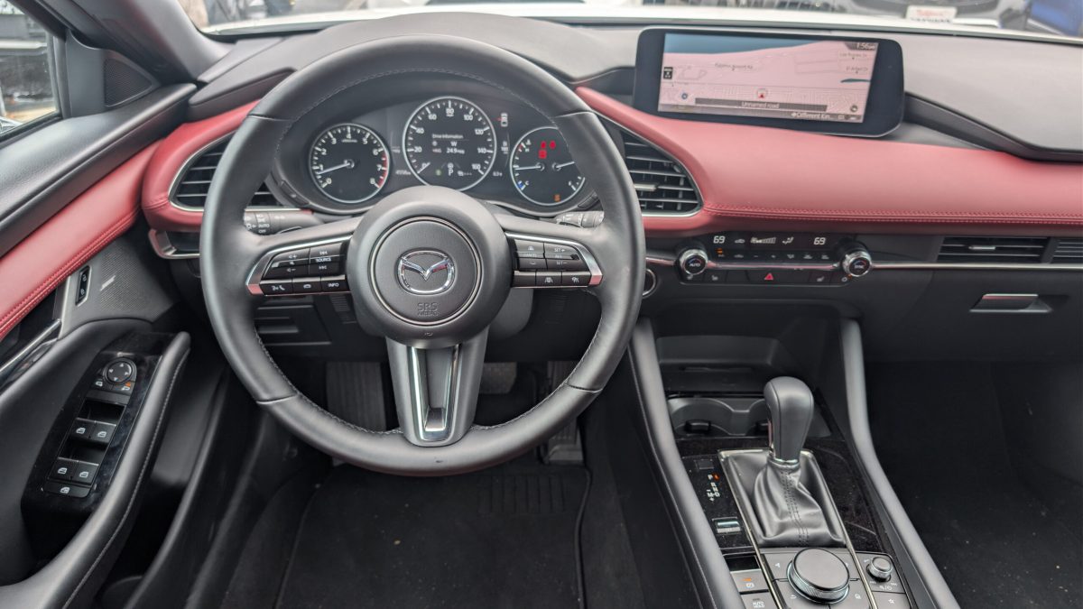 Тест-драйв Mazda3 Turbo Hatchback 2026: тихий хижак серед гарячих хетчбеків - фото 3
