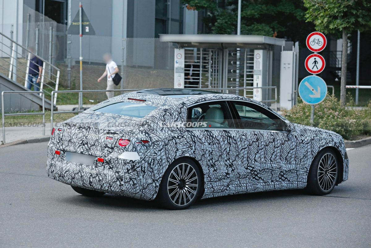 Новий Mercedes-Benz C-Class EQ: розкрито деталі головного конкурента електричного BMW i3 - фото 7