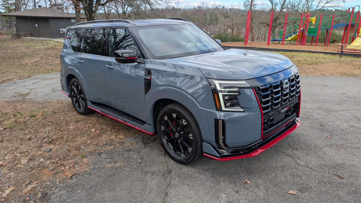 Nissan Armada NISMO: чи вартий тритонний сімейний позашляховик легендарного спортивного бейджу? - фото 7