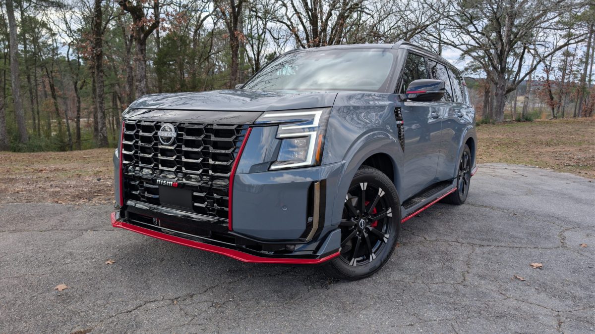Nissan Armada NISMO: чи вартий тритонний сімейний позашляховик легендарного спортивного бейджу? - фото 4