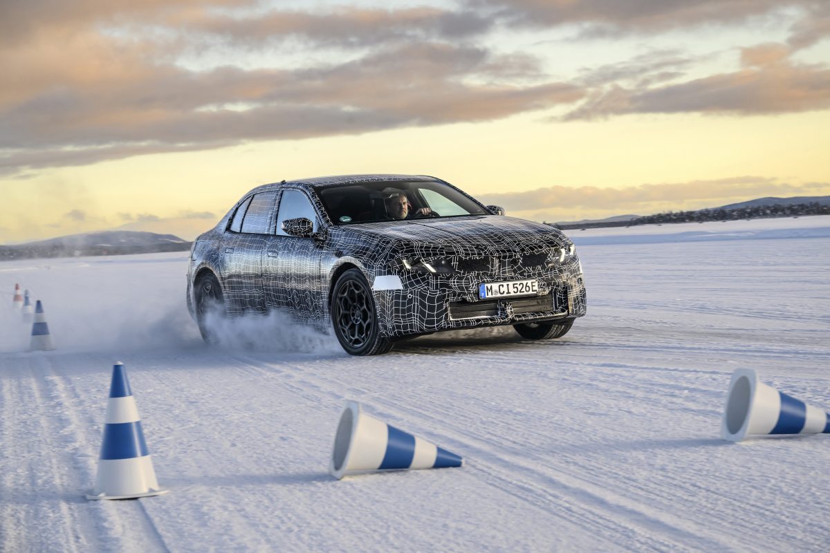 Витік фото нового BMW i3: дизайн електричної «трійки» розсекретили за два дні до прем'єри - фото 7