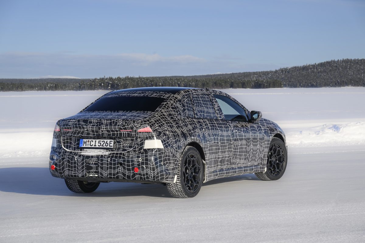 Витік фото нового BMW i3: дизайн електричної «трійки» розсекретили за два дні до прем'єри - фото 5