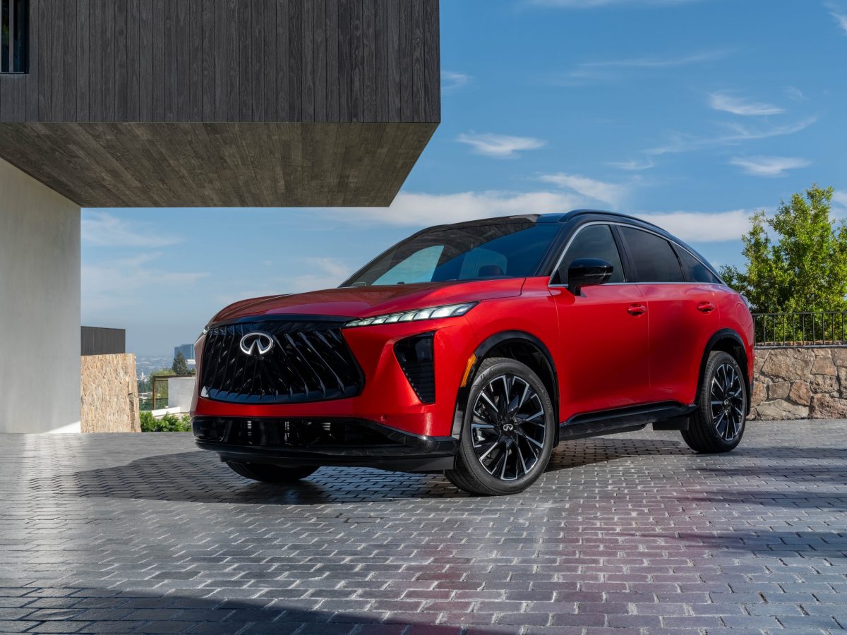 Золото в фарбі та броньовані вантажівки: Infiniti вражає унікальним кольором для кросовера QX65 - фото 8