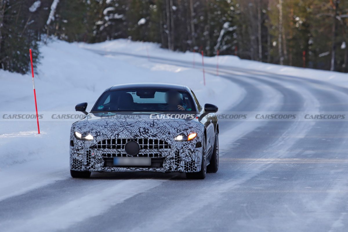 Mercedes-AMG готує оновлення для GT 4-Door: перші шпигунські фото та подробиці - фото 2