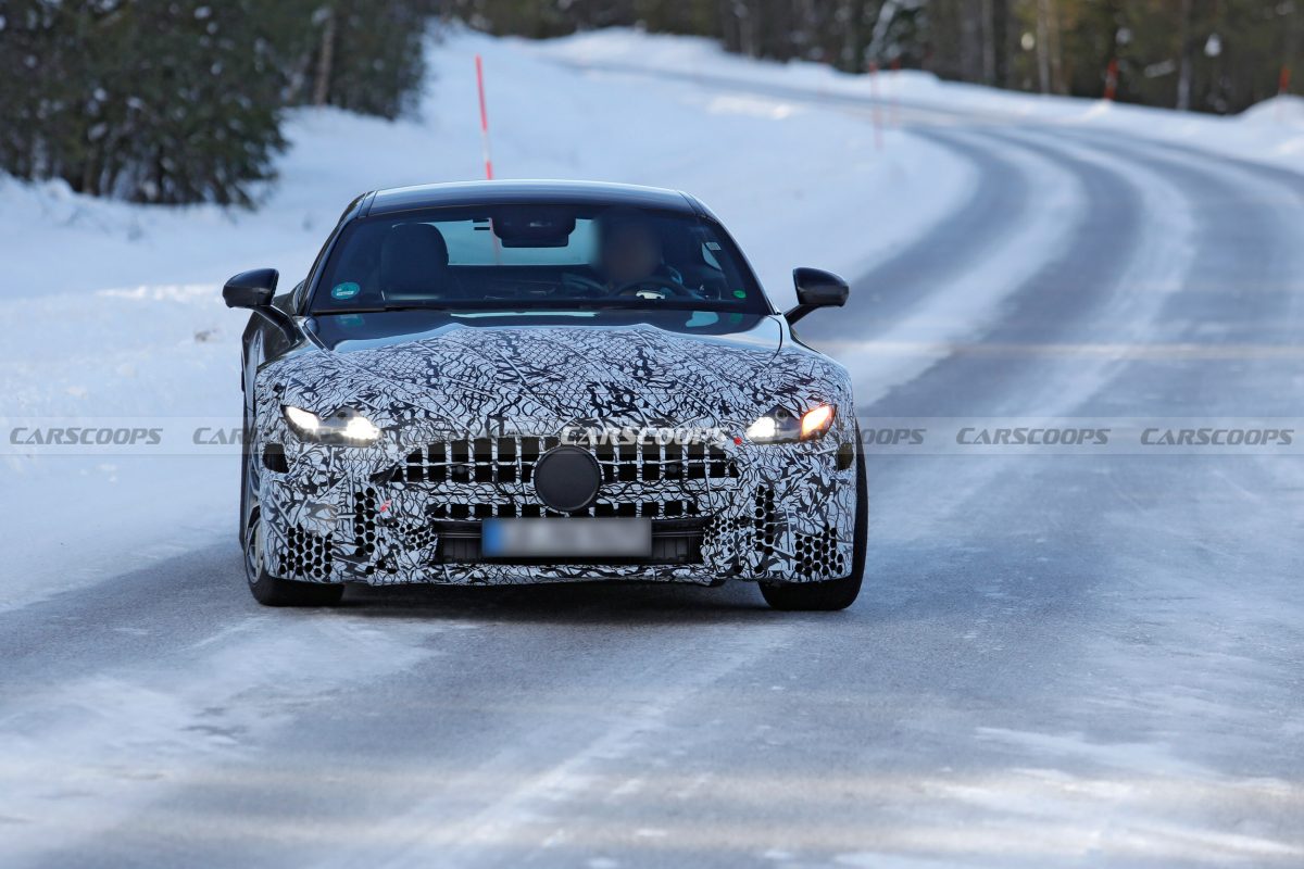 Mercedes-AMG готує оновлення для GT 4-Door: перші шпигунські фото та подробиці - фото 3