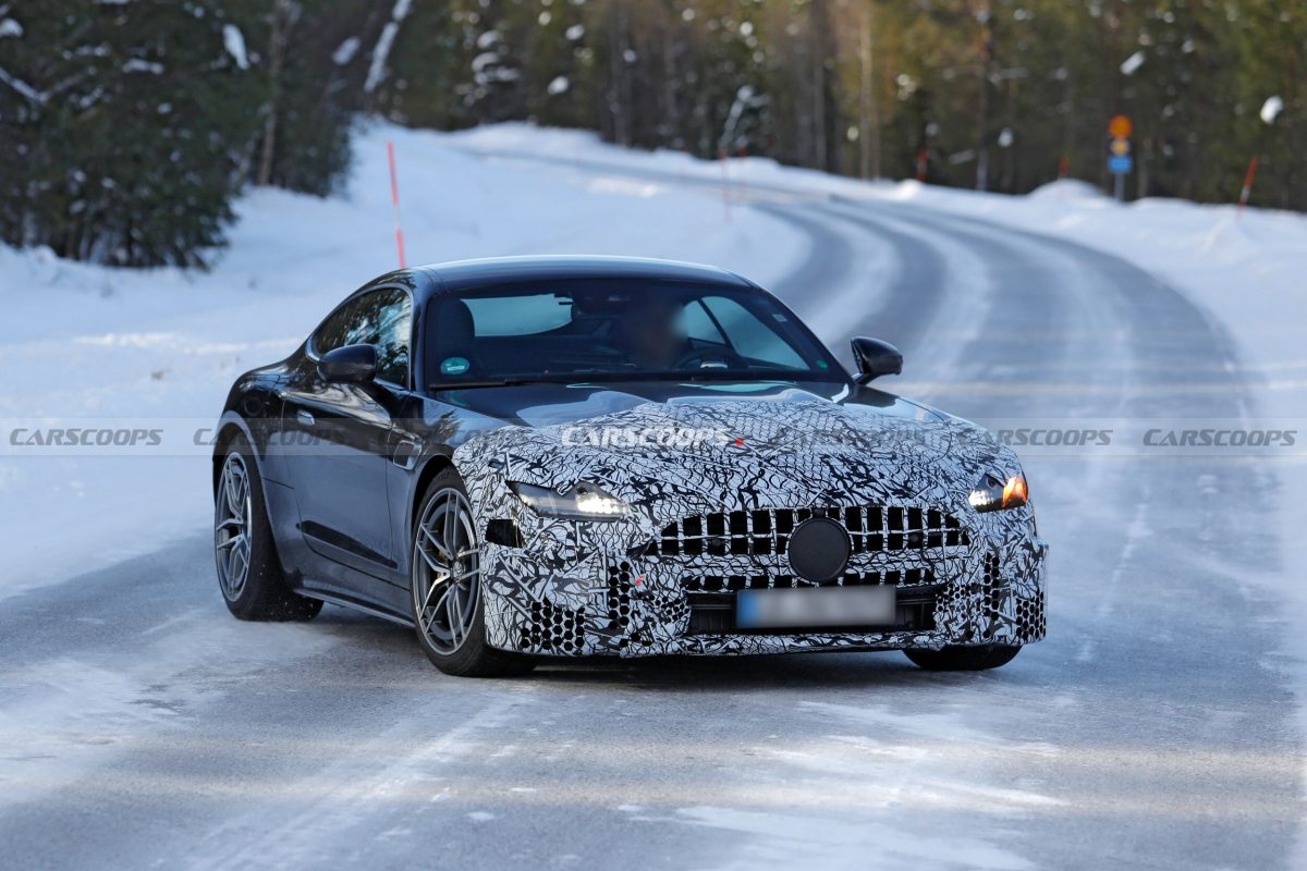 Mercedes-AMG готує оновлення для GT 4-Door: перші шпигунські фото та подробиці - фото 4