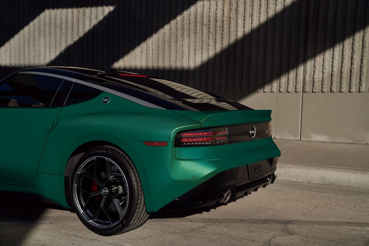 Оновлений спорткар Nissan Z 2027 вирушає до США: новий ретро-дизайн та довгоочікувана «механіка» для версії Nismo - фото 6