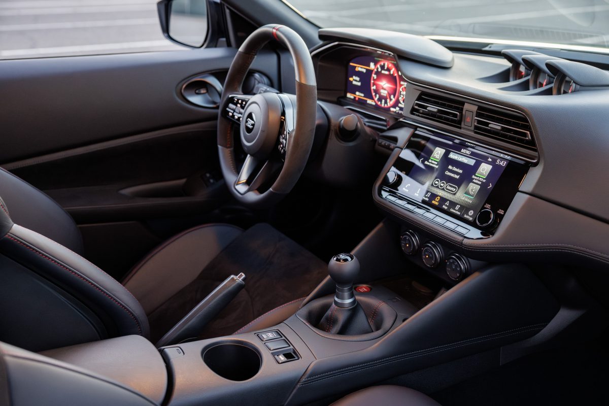 Оновлений спорткар Nissan Z 2027 вирушає до США: новий ретро-дизайн та довгоочікувана «механіка» для версії Nismo - фото 8