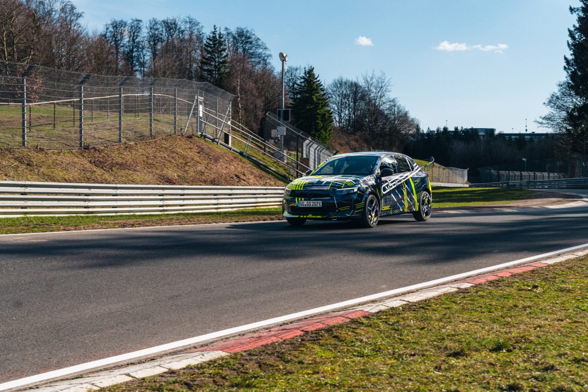 Найпотужніший в історії: Opel вивів на тести новий електричний хот-хетч Corsa GSE - фото 3