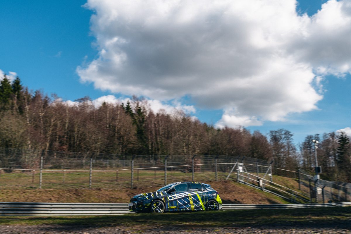 Найпотужніший в історії: Opel вивів на тести новий електричний хот-хетч Corsa GSE - фото 4