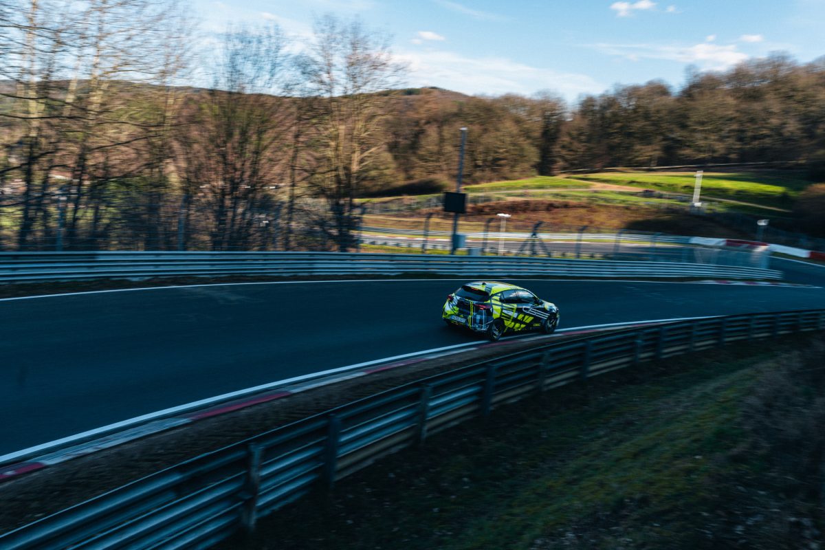 Найпотужніший в історії: Opel вивів на тести новий електричний хот-хетч Corsa GSE - фото 6