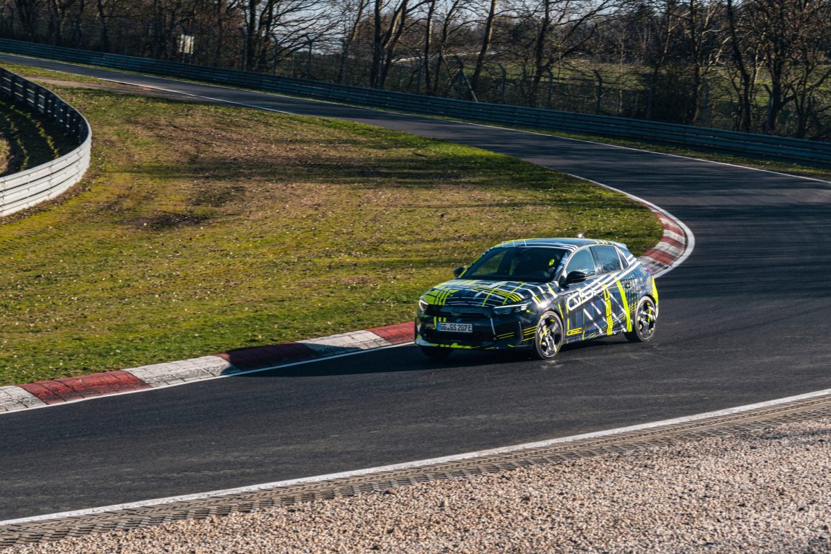 Найпотужніший в історії: Opel вивів на тести новий електричний хот-хетч Corsa GSE - фото 7