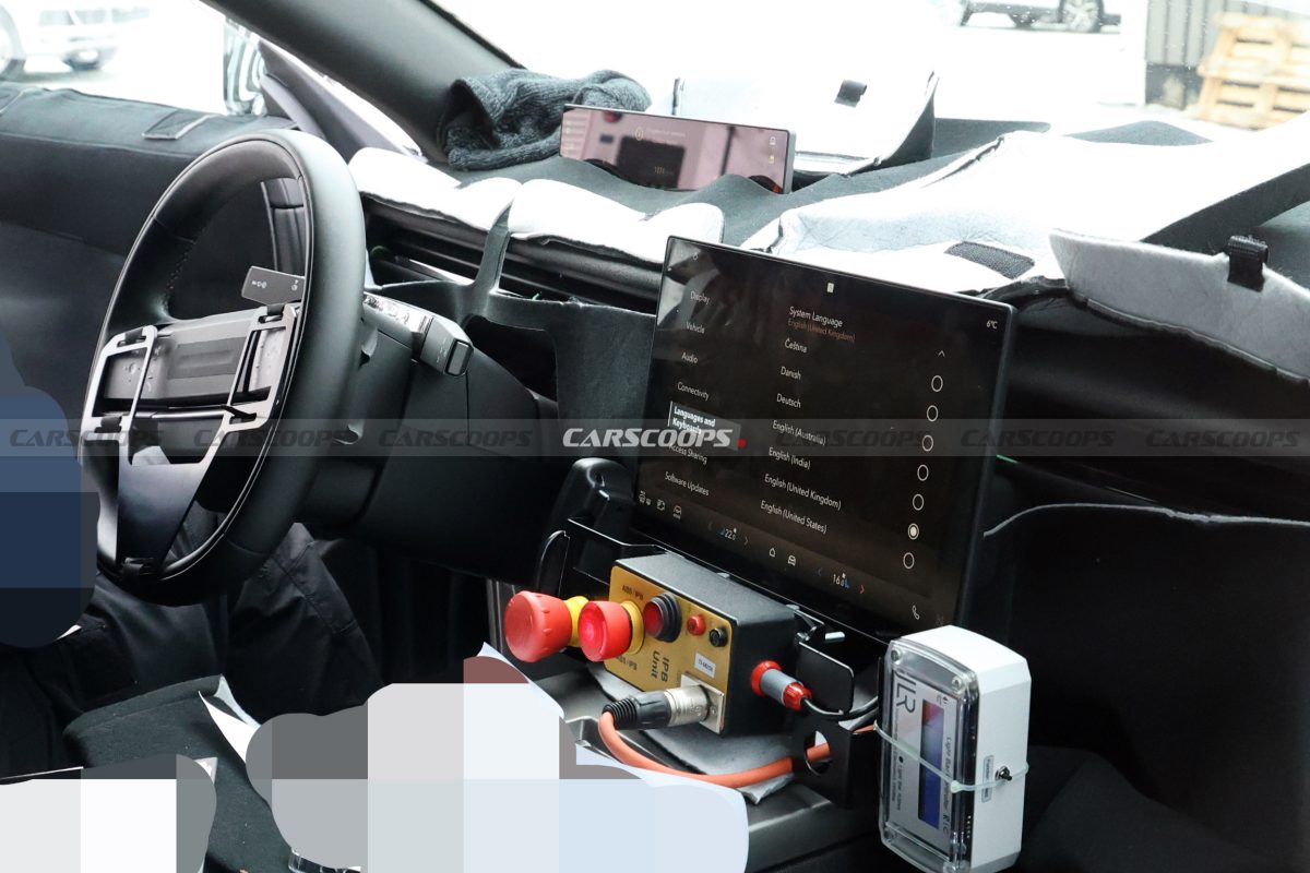 Шпигунські фото розкрили інтер'єр та дизайн нового електричного Range Rover Velar - фото 3