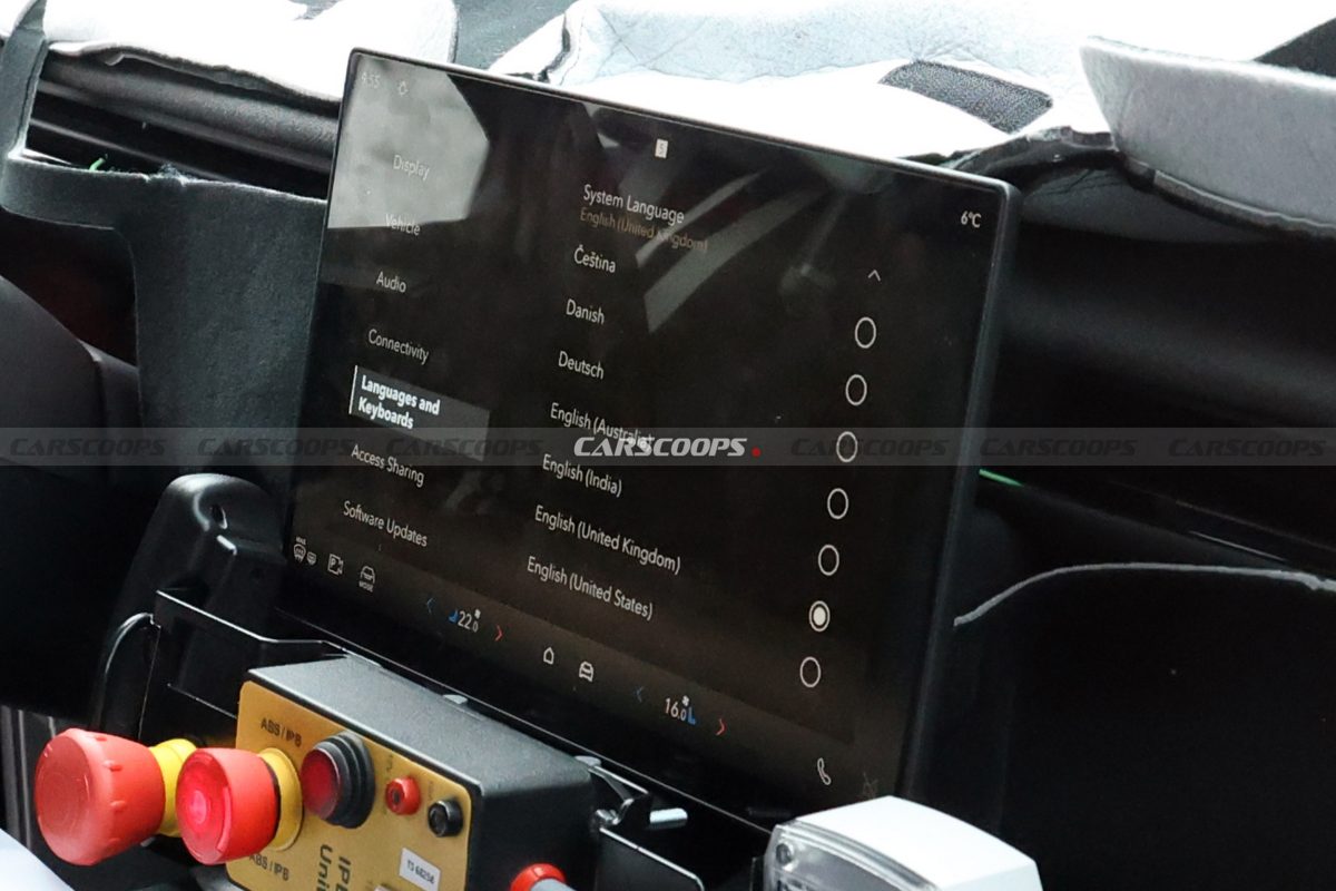 Шпигунські фото розкрили інтер'єр та дизайн нового електричного Range Rover Velar - фото 7