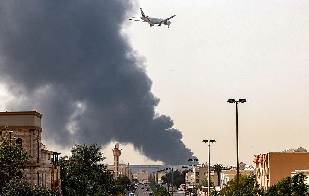 ОАЕ були атаковані Іраном: ППО Еміратів перехопила 4 ракети та 25 дронів